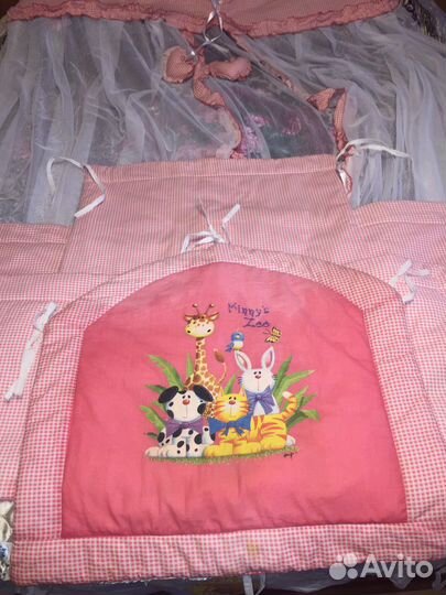 Бортики в кроватку с балдахином