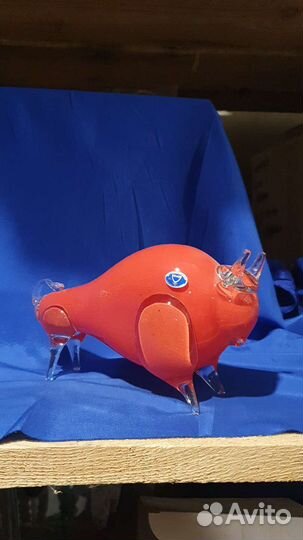 Бык Синий и красный стекло