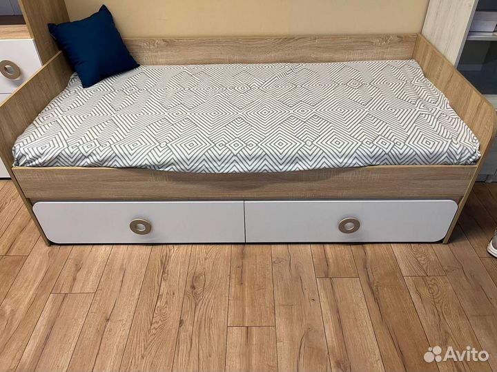 Кровать для детей и подростков новая