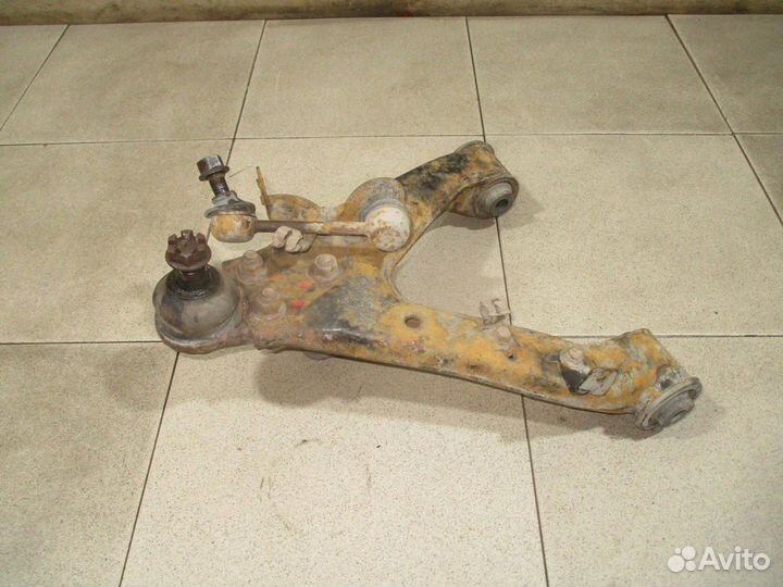 Рычаг задний верхний левый Mitsubishi Pajero 4