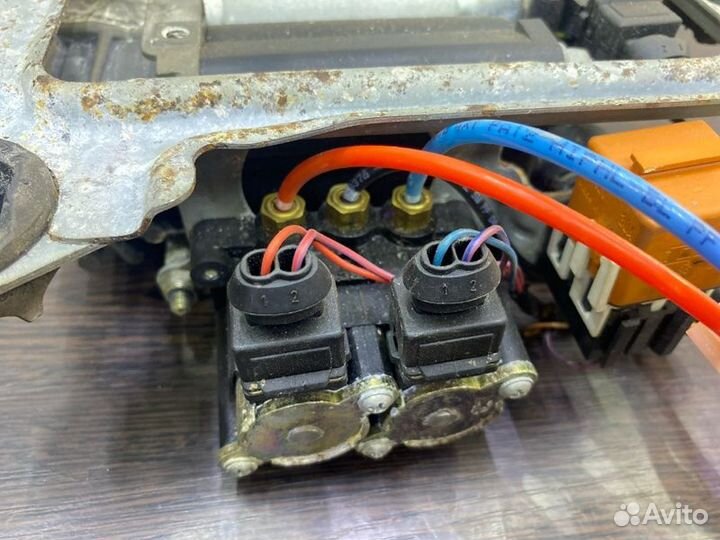 Компрессор пневмоподвески Bmw 7 E66 2002