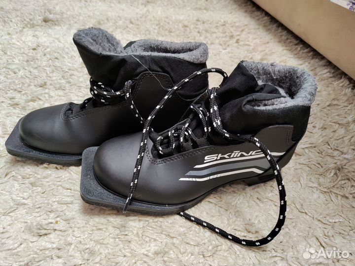 Лыжные ботинки
