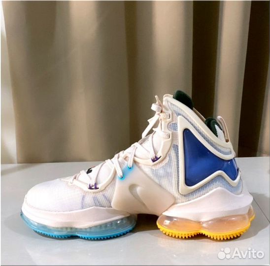 Баскетбольные кроссовки Nike LeBron 19