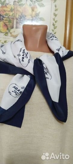 Платок с логотипом Prada