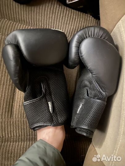 Боксерские перчатки 12 oz новые