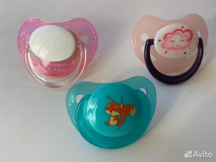 Пустышки, поильник, бутылочка для кормления