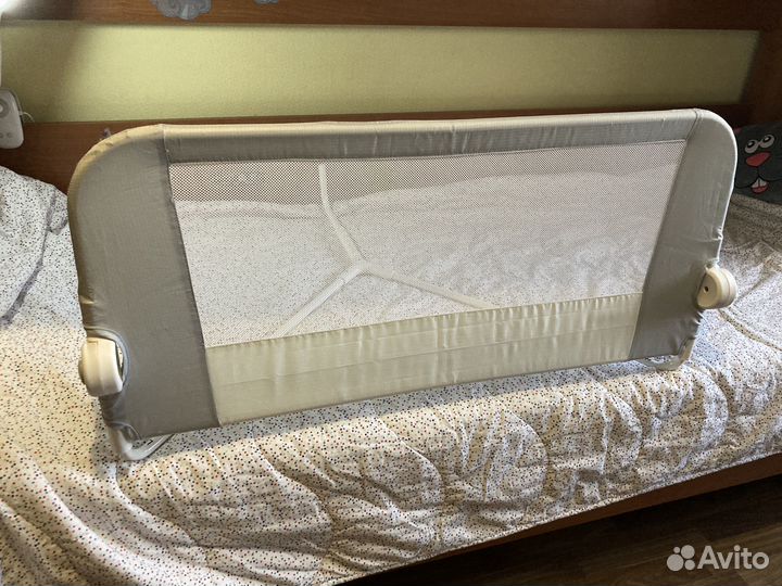 Защитный бортик для детской кровати