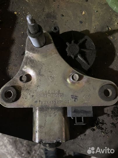 Задний мотор дворников