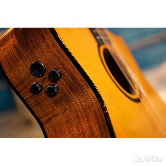 Cort luxe-II-wcase Natural Glossy