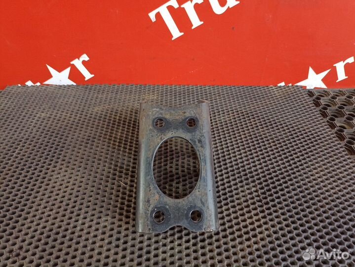 Кронштейн амортизатора переднего