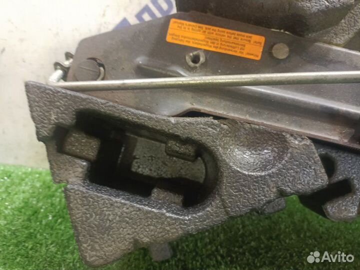 Домкрат Volkswagen Touareg кроссовер 3.2 BMV 2004