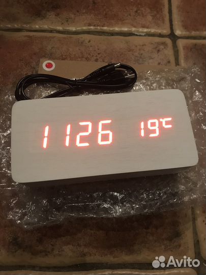 Светодиодные часы с термометром