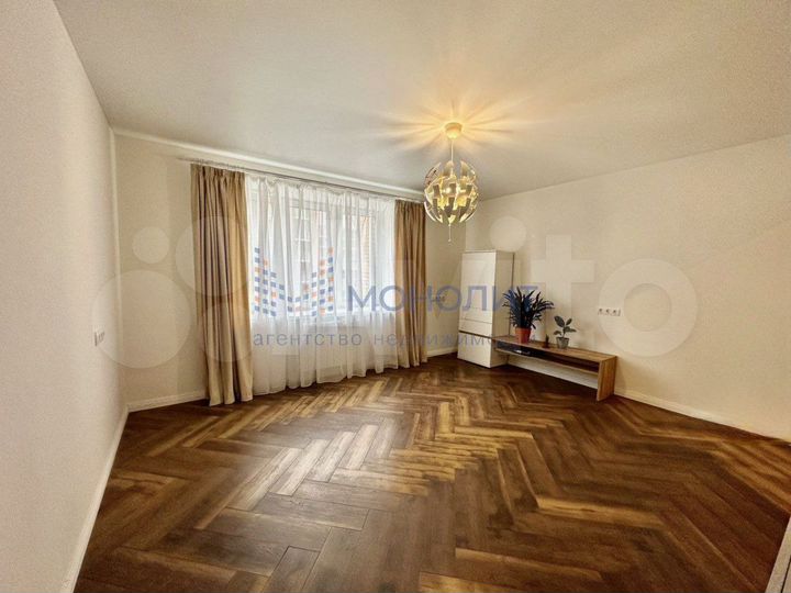2-к. квартира, 65 м², 4/7 эт.