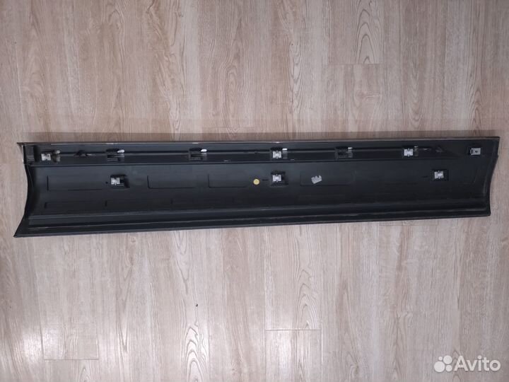 Накладка двери передней левой Volkswagen Touareg