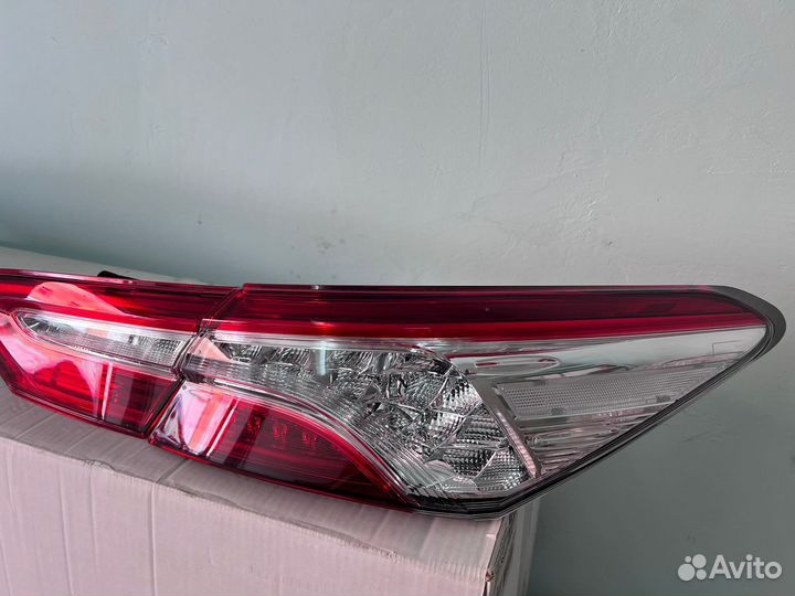 Оргинальные Задние фонари toyota camry 70