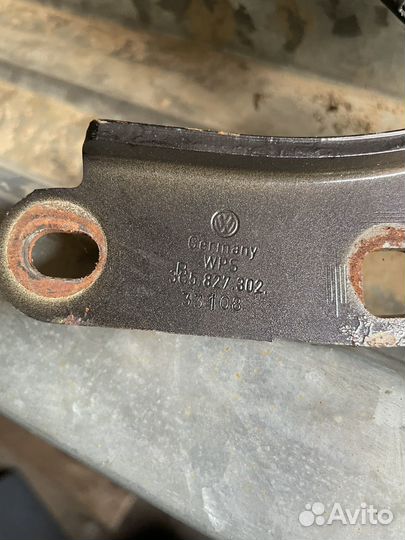 Петля крышки багажника Volkswagen Passat B6