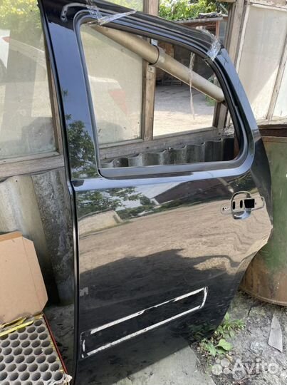 Задняя левая дверь chevrolet tahoe 900