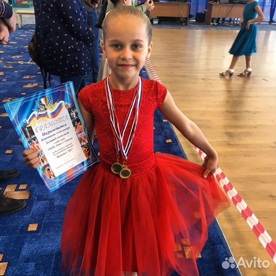 Платье для бальных танцев