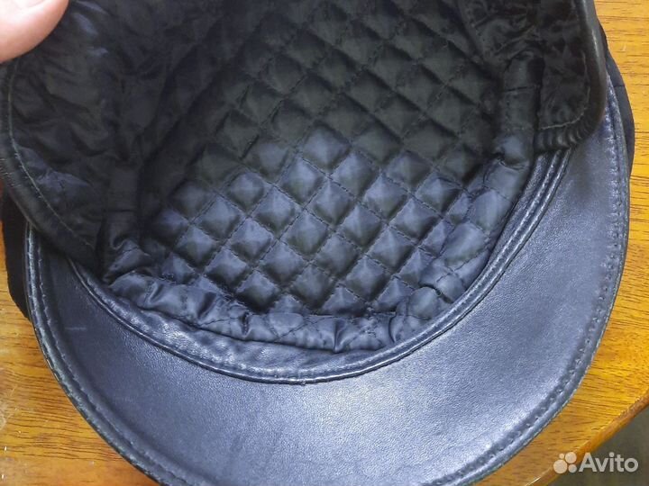 Кепка кожаная женская