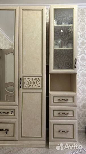 Шкаф,люстра, стол