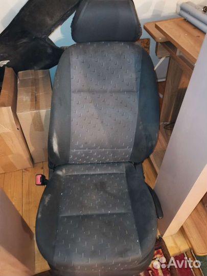 Передние кресла и задний диван Octavia Tour