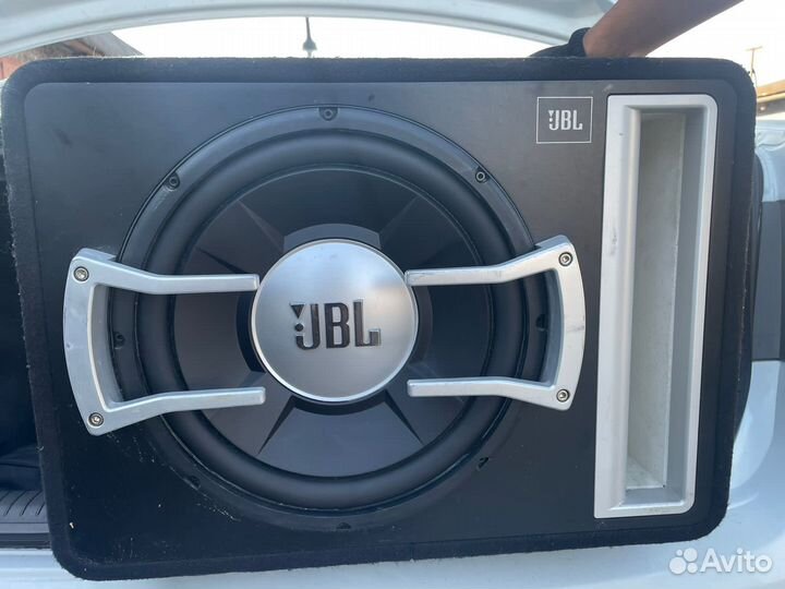 Сабвуфер jbl