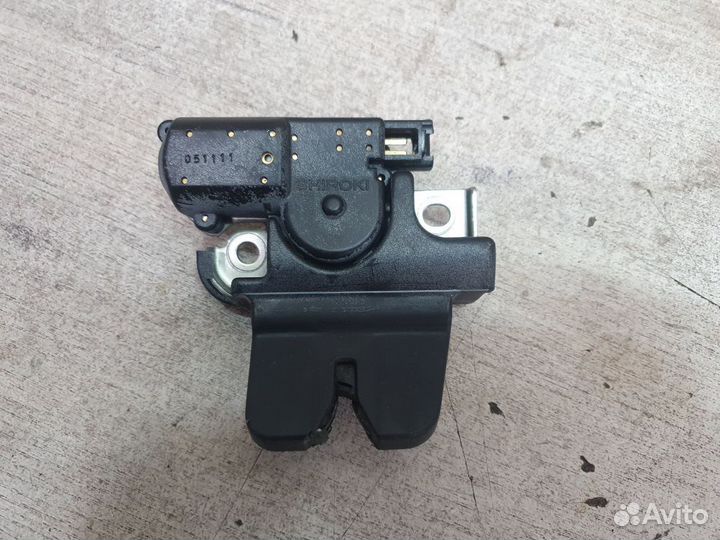 Замок багажника Toyota Camry XV30 (2001—2006)