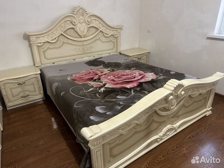 Продам спальный гарнитур