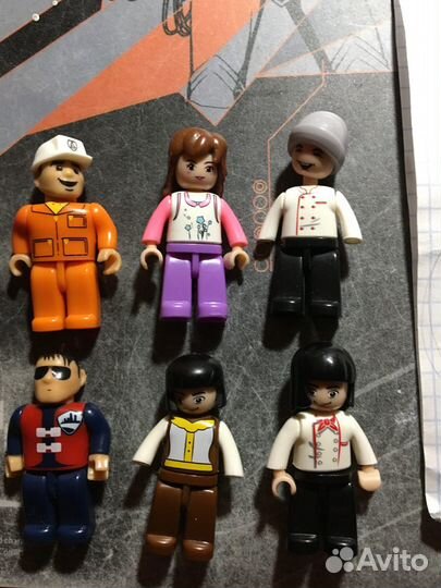 Копилка,маска,часы новые,кукла