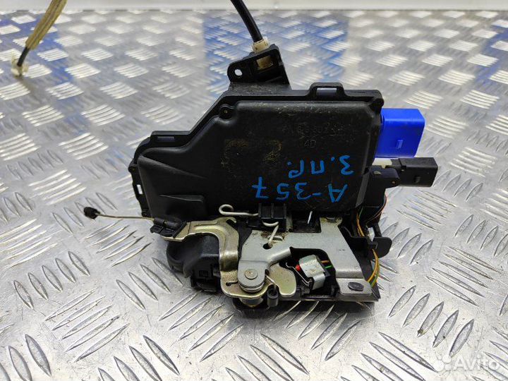 Замок двери задней правой Volkswagen Touareg 3.6