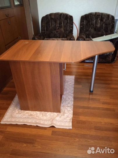 Компьютерный стол