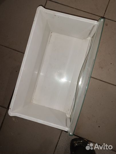 Пластиковый ящик