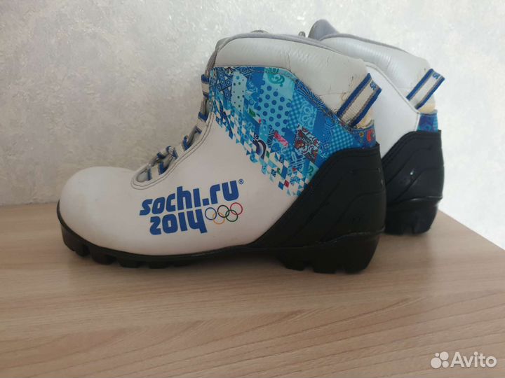Лыжные ботинки детские 35 р