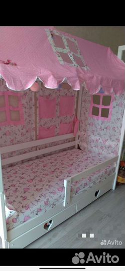 Детская кроватка домик