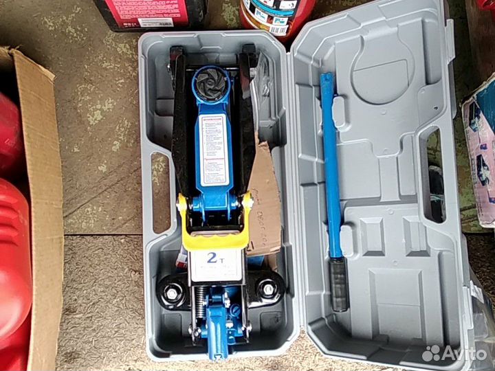 Домкрат гидравлический 2т подкатной