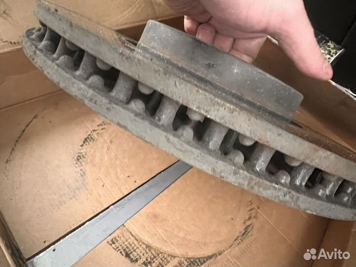 Диск тормозной передний левый правый LR