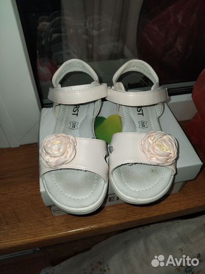 Сандалии праздничные 29 р