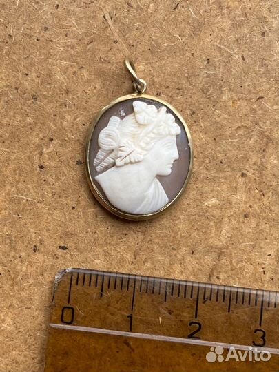 Антикварная камея-кулон. 19 век