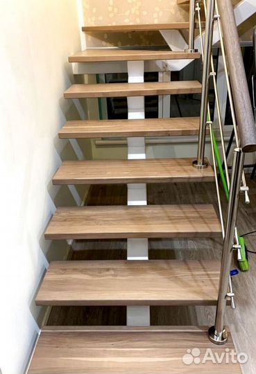 Лестница Г-образная с поворотными ступенями