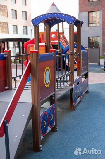 Паровозик с горкой для общественных мест