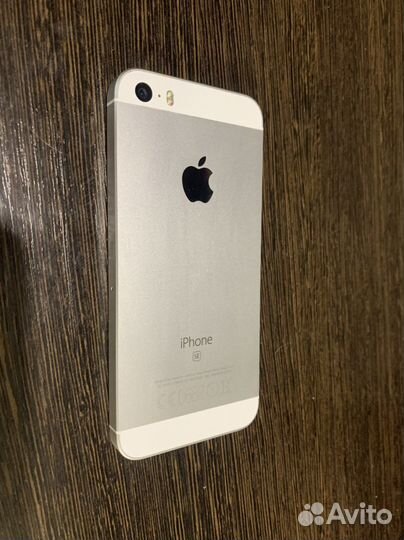 Телефон iPhone se 32gb
