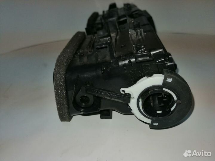 Решетка вентил. сред. BMW 3 F30 64229218552