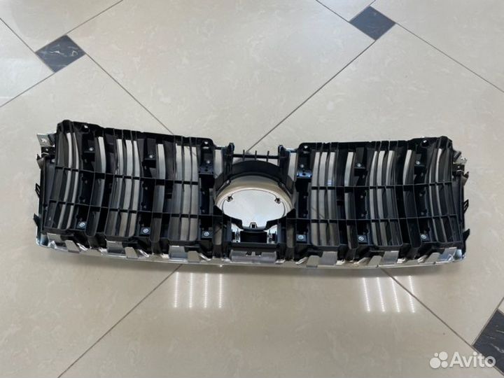 Решетка радиатора передняя Toyota Land Cruiser