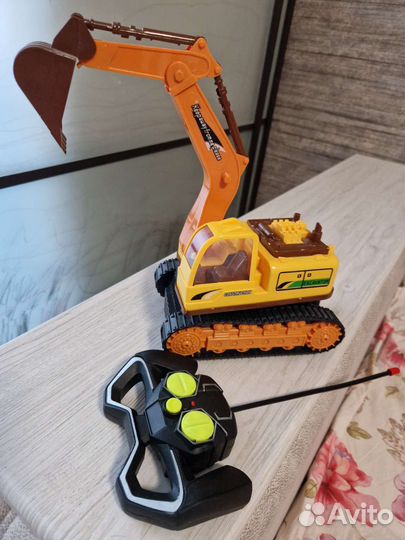 Экскаватор на пульте