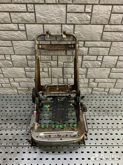 Lexus NX 200 (Z10) Каркас передних сидений RH