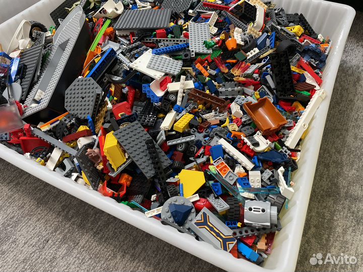 Lego россыпью, частично с инструкциями