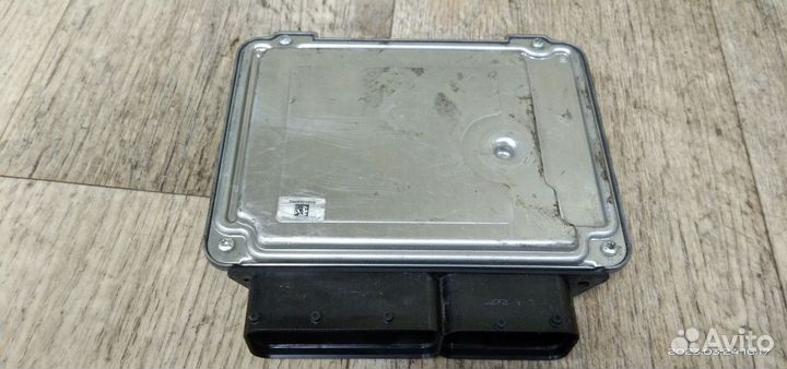 Блок управления двигателем Volkswagen Jetta