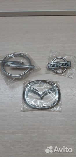 Значок на капот