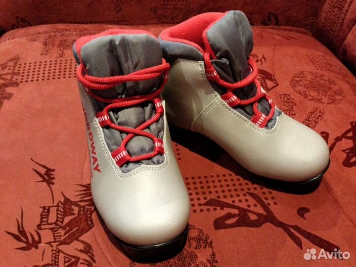 Лыжные ботинки