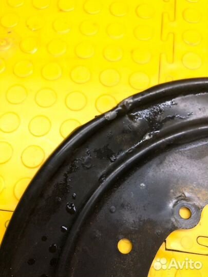 Кожух тормозного диска передний правый Renault